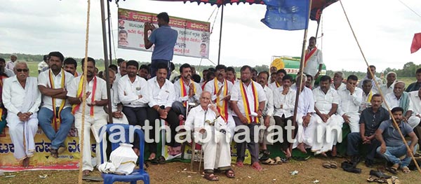 ನಾಲೆಗಳಿಗೆ ನೀರುಹರಿಸಲು ಜಿ.ಮಾದೇಗೌಡ ಆಗ್ರಹ : ಕೆರೆಯಂಗಳದ ಧರಣಿ 11ನೆ ದಿನಕ್ಕೆ